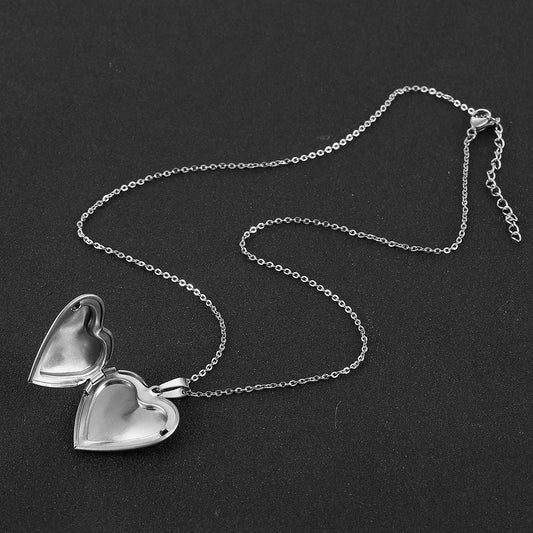 Heart pendant necklace