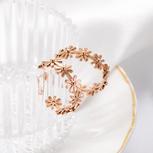 New Fashion Titanium Steel Earrings Exaggerated Small Daisy Earrings