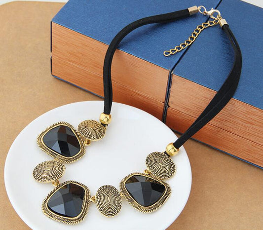 Exaggerated clavicle chain short geometric square necklace