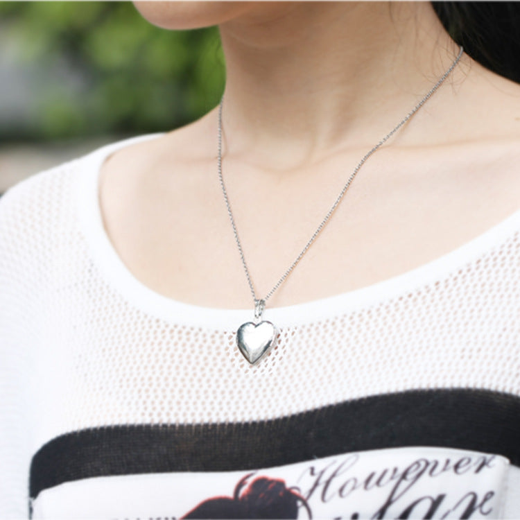 Heart pendant necklace