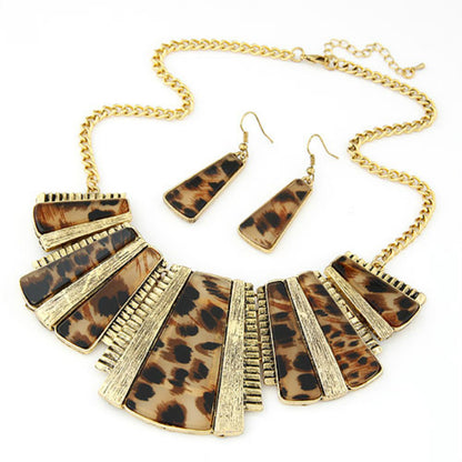 European and American fashion retro leopard necklace sweater chain