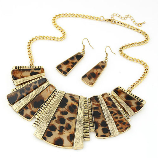 European and American fashion retro leopard necklace sweater chain