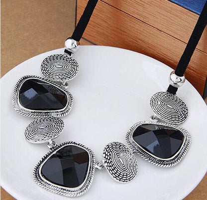 Exaggerated clavicle chain short geometric square necklace