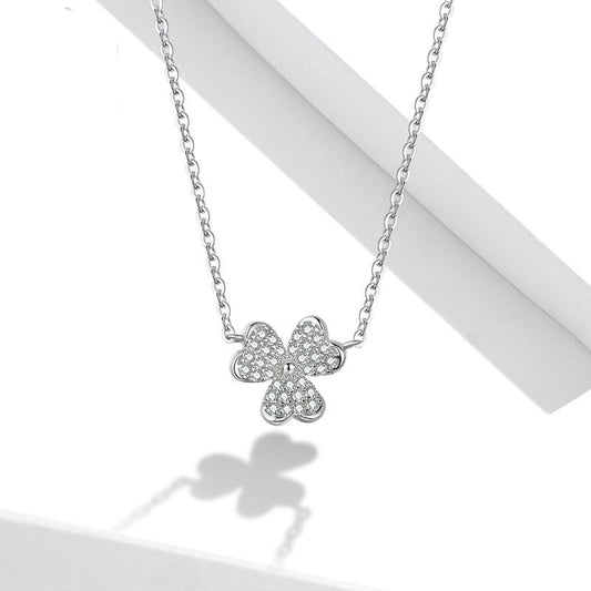 Clover necklace