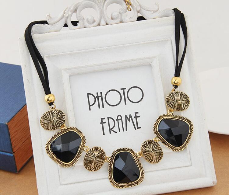 Exaggerated clavicle chain short geometric square necklace