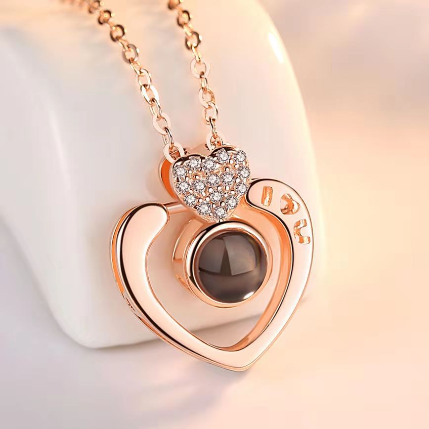 Women's Fashion Simple Projection Pendant Necklace
